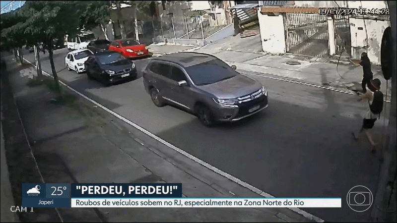 Pessoa preocupada no trânsito do Rio de Janeiro
